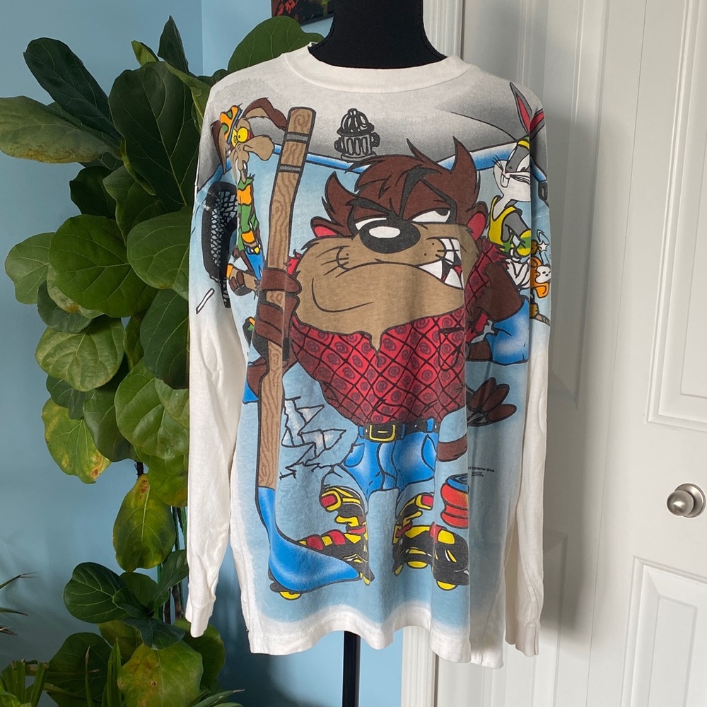 Vintage 1995 Rare Official Looney Tunes Hockey Graphic White Long Sleeve Tee
